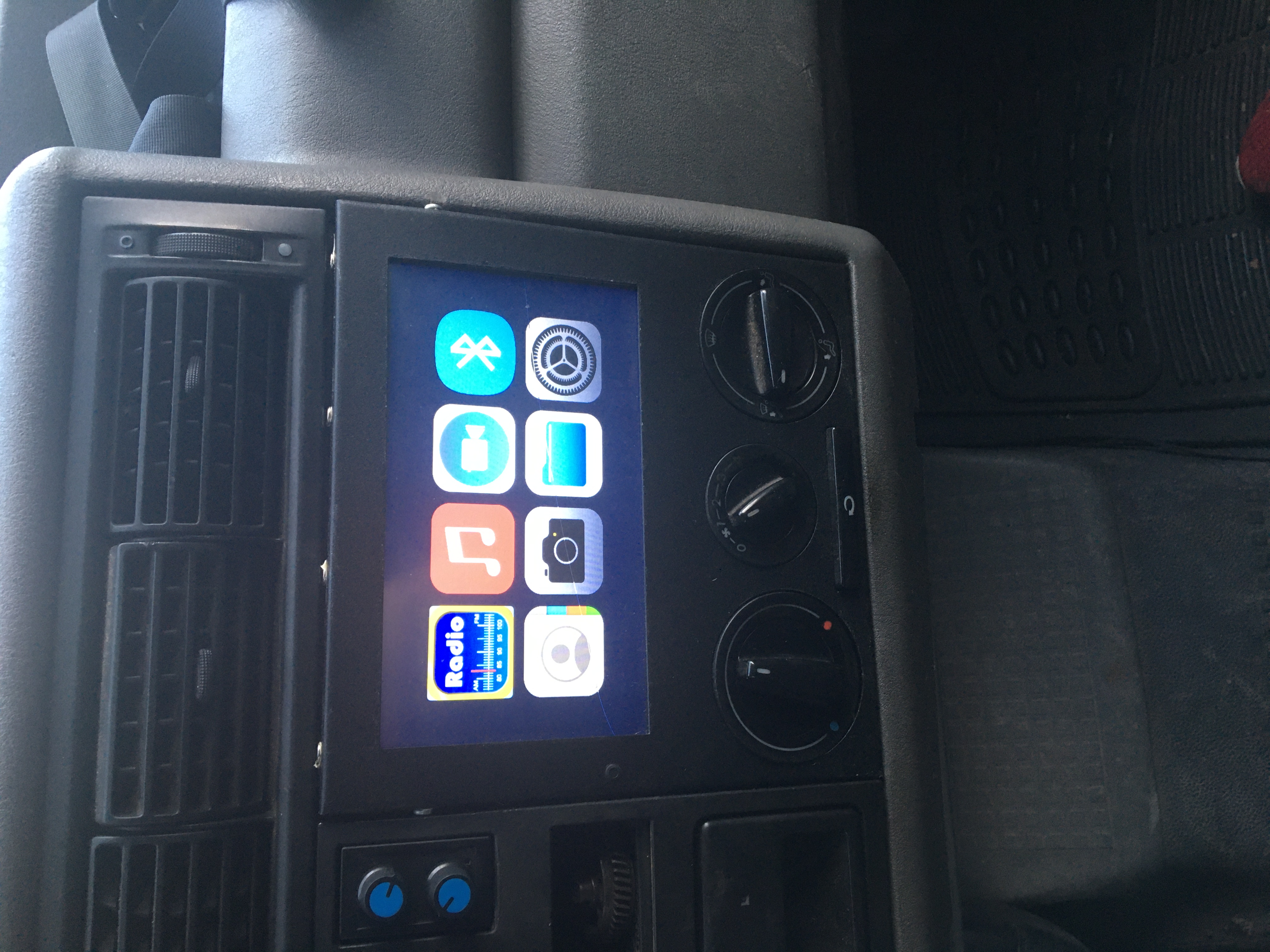 DIY Raspberry Pi Head Unit for a VW T4