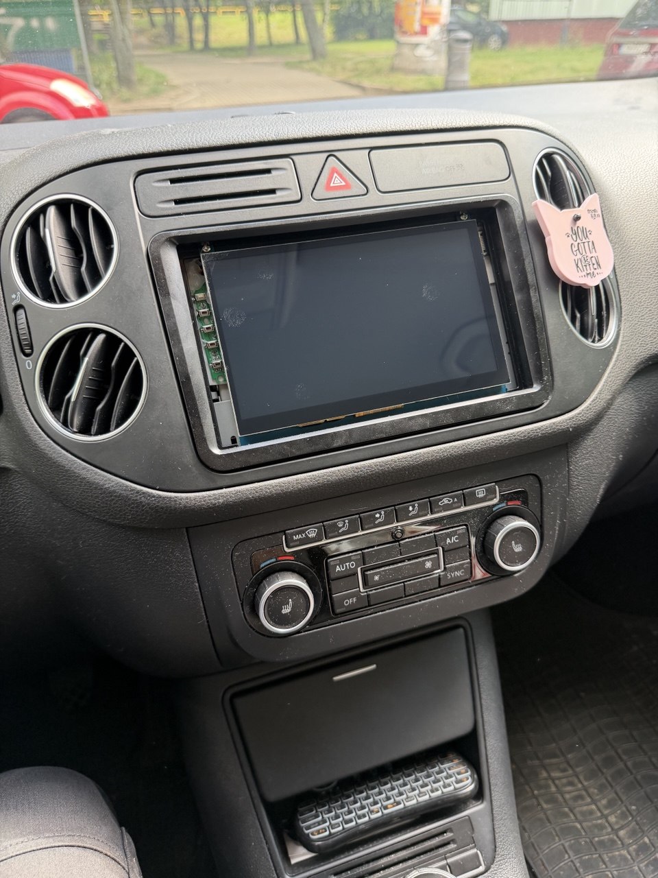 CaRadio: How I Returned to Building My Own Head Unit and Ended Up with CarPlay